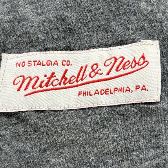 Mitchell & Ness Charlotte Hornets T Shirt Large Raglan 3/4 Sleeve Tee Distressed - Picture 5 of 16